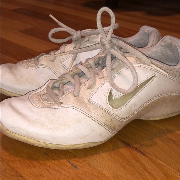 Nike cheer shoes - Picture 1 of 2